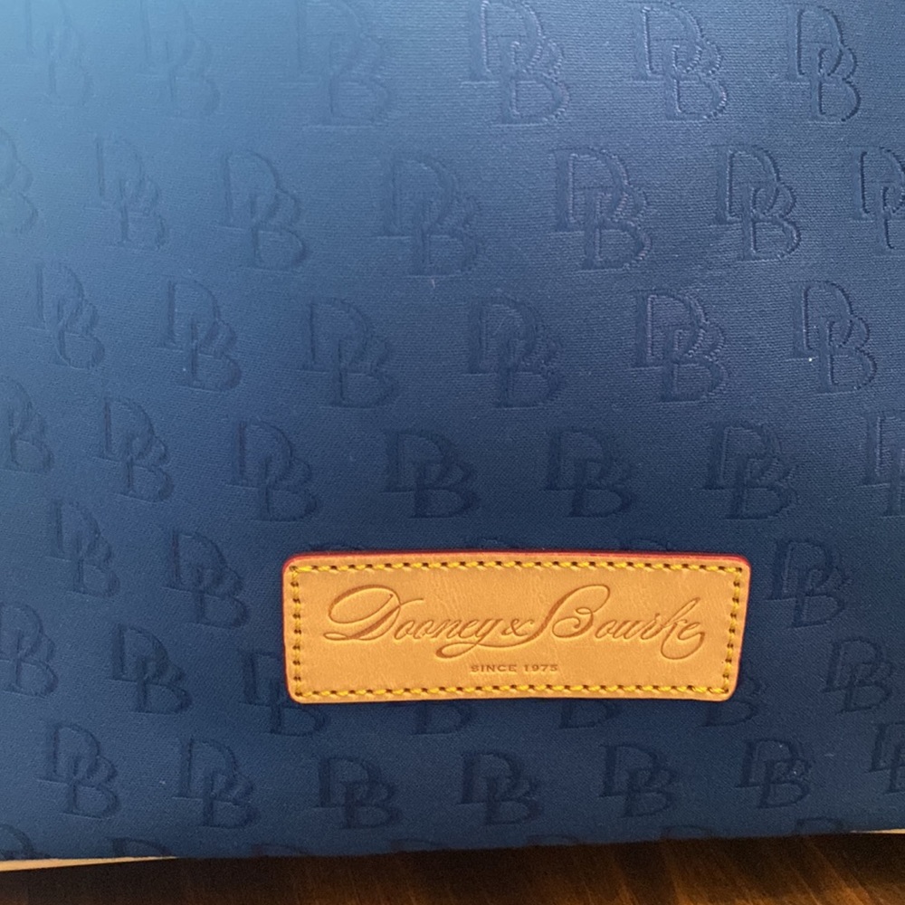 Dooney & Bourke Blue Signature Print Satchel Purse w/ makeup bag, set of 5 - Picture 7 of 15